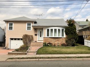 73 3rd St, Pelham, NY 10803