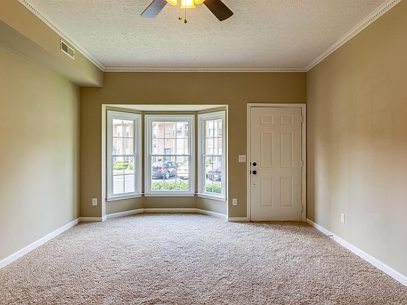 4th image of 317 Hickory Pl