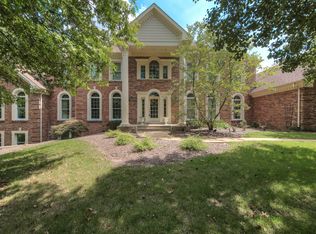 2004 Kingspointe Dr, Chesterfield, MO 63005