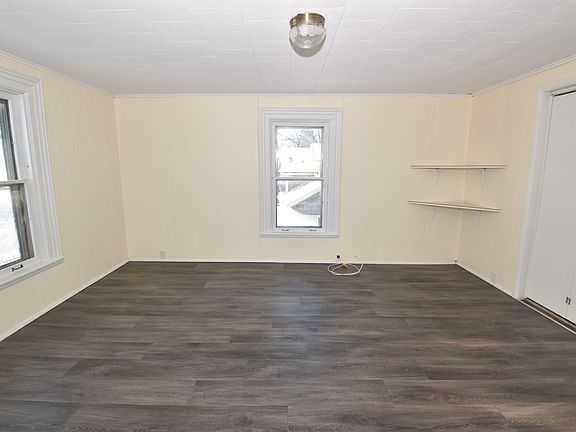 4th image of 306 Pennsylvania Ave APT 2