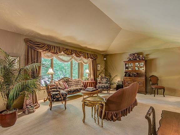 3rd image of 2214 Ferris Ln