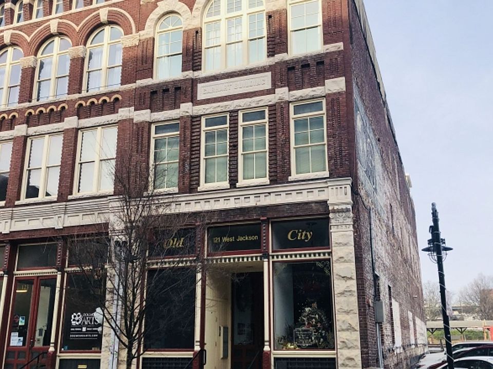 1st image of 121 W Jackson Ave