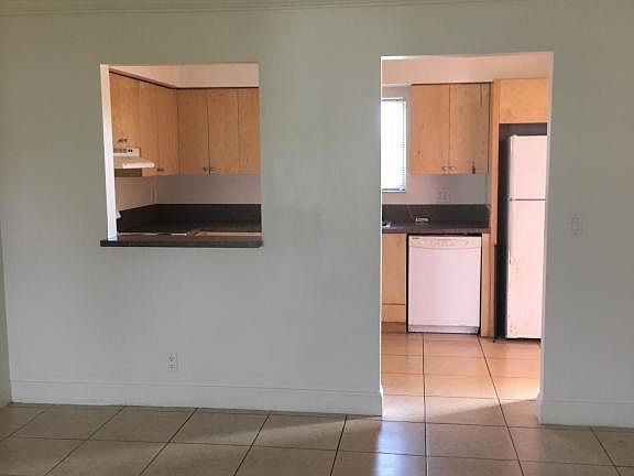 3rd image of 420 NE 17th Ave APT 8