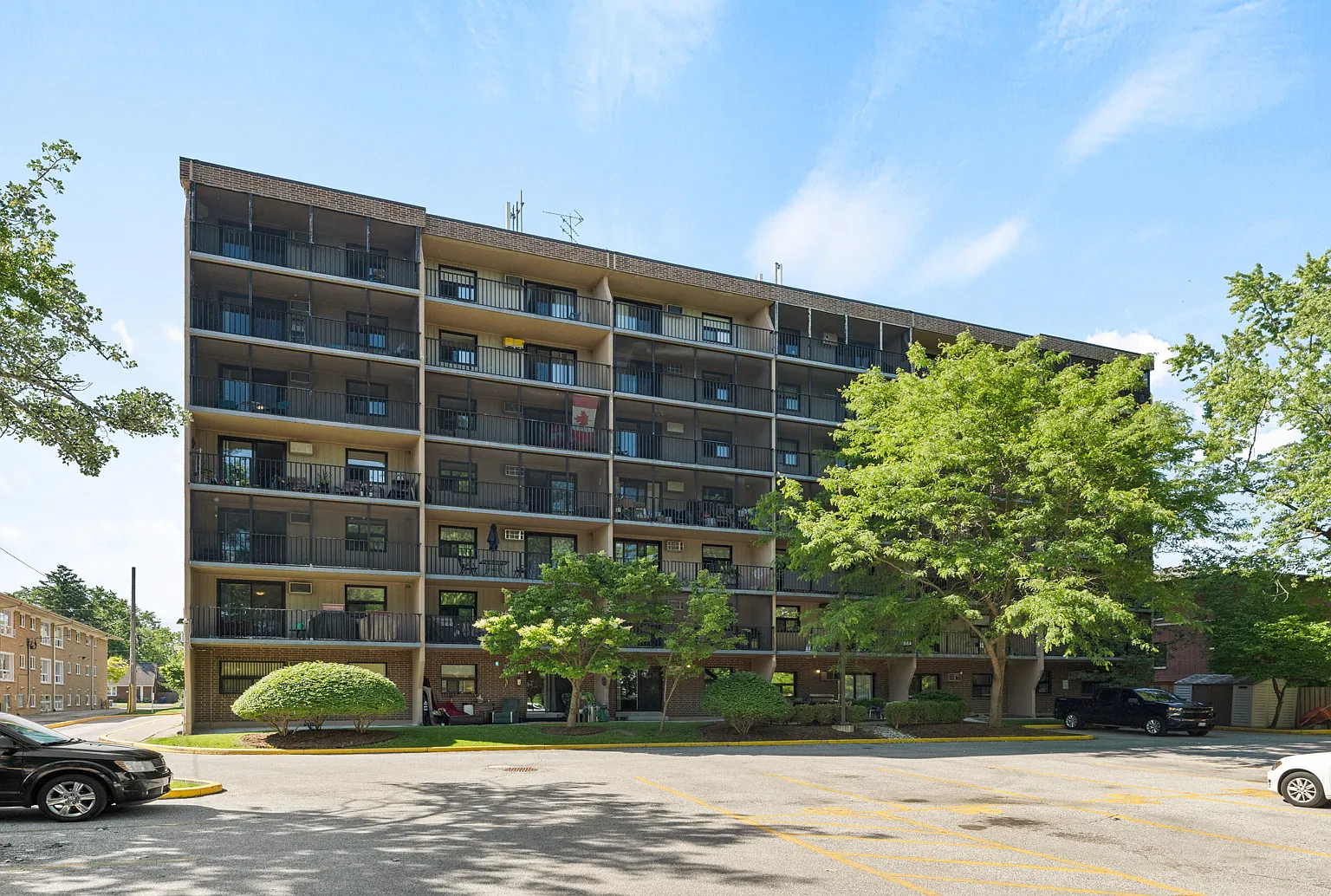 Janisse Tower Apartments — Photo 2