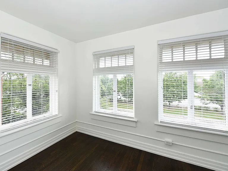 Huge Windows for Maximum Natural Sunlight