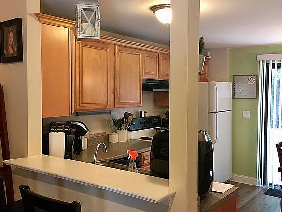 3rd image of 33 Pepperbush Pl