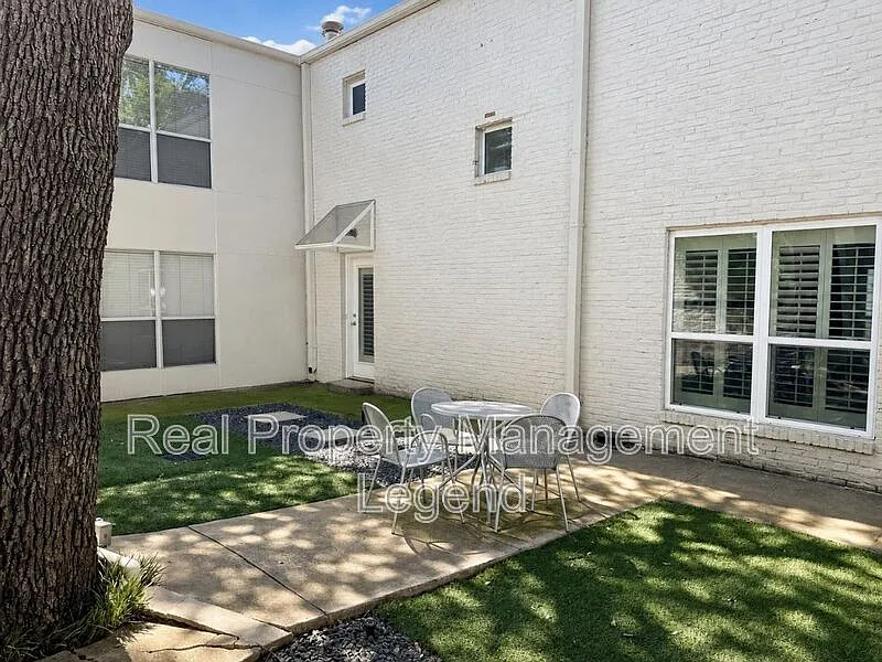 2 bed, 3.0 bath, 1338 sqft, $3,400 — Photo 3