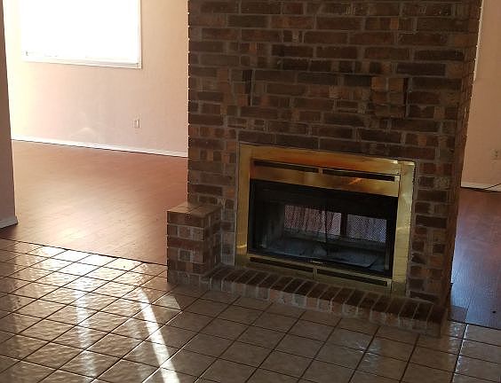 4th image of 5105 NW Meadowbrook Dr