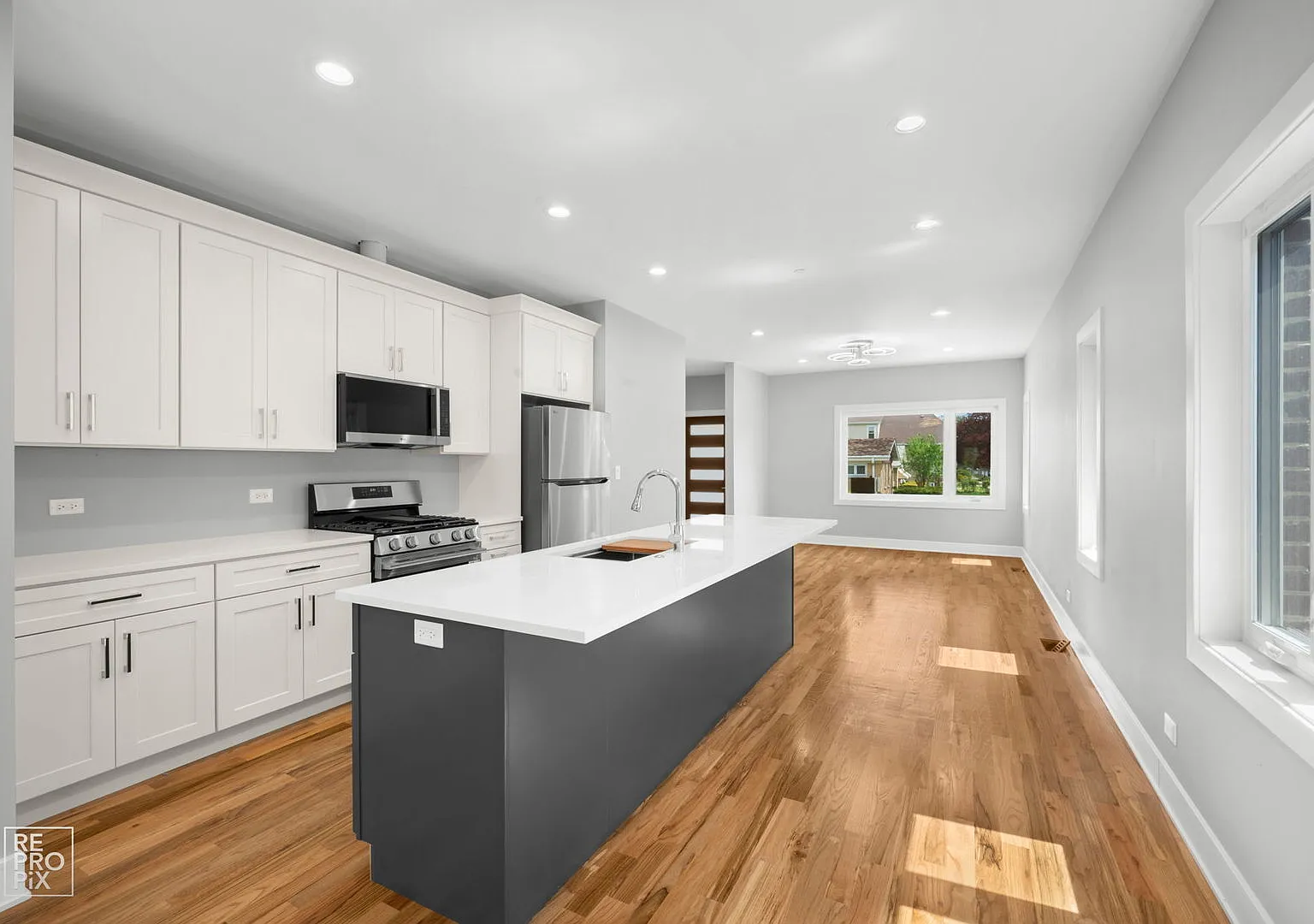 3 bed, 2000 sqft, $3,750 — Photo 3