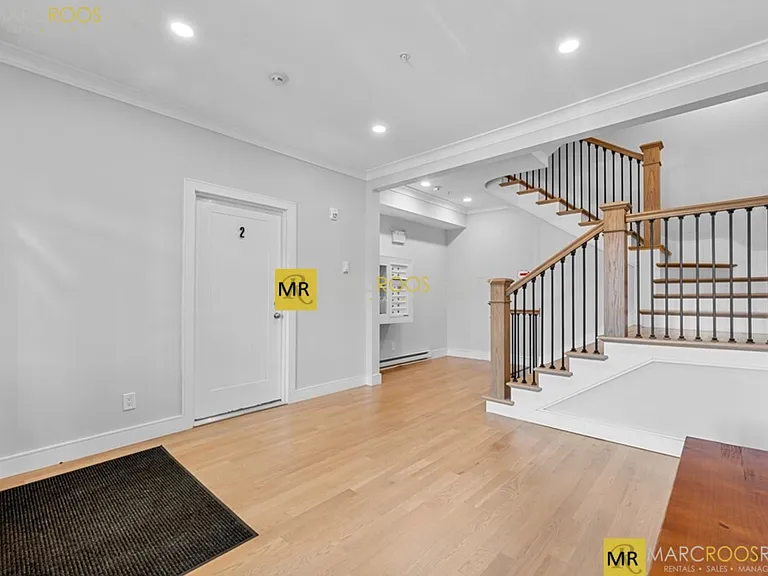 531 Newbury St — Photo 14