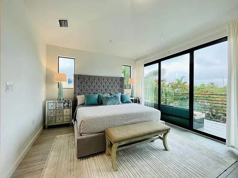 722 NE 15th Ave #1 — Photo 9