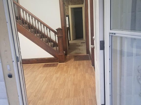 4th image of 2706 Midland Ave #1