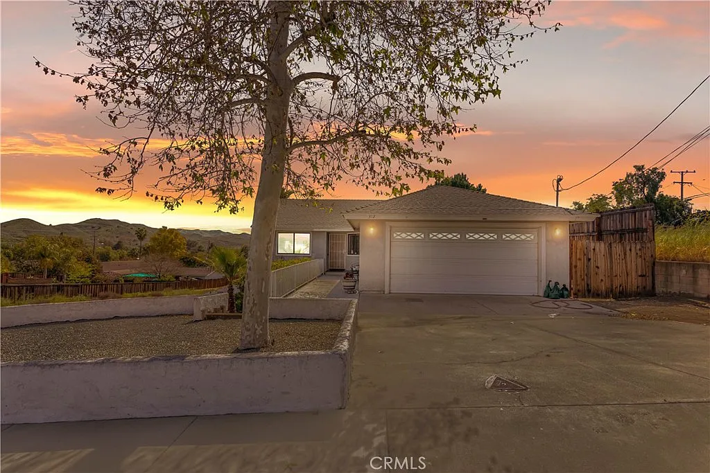 3 bed, 1320 sqft, $2,900 — Photo 1