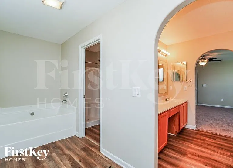 595 Professional Pkwy — Photo 12