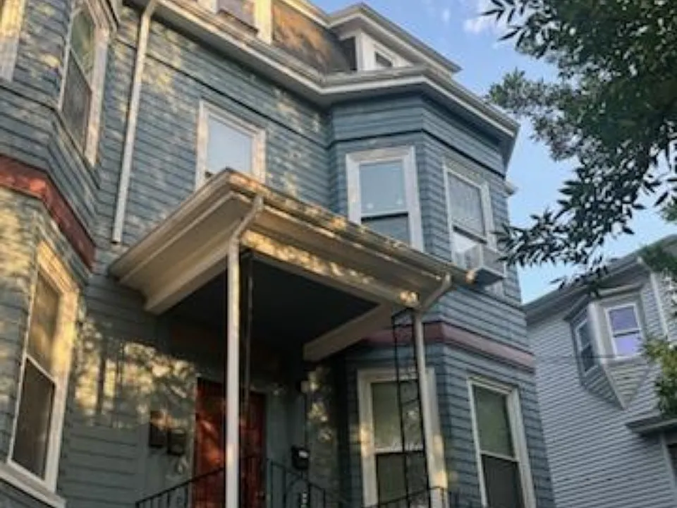 7 Bond St #2
