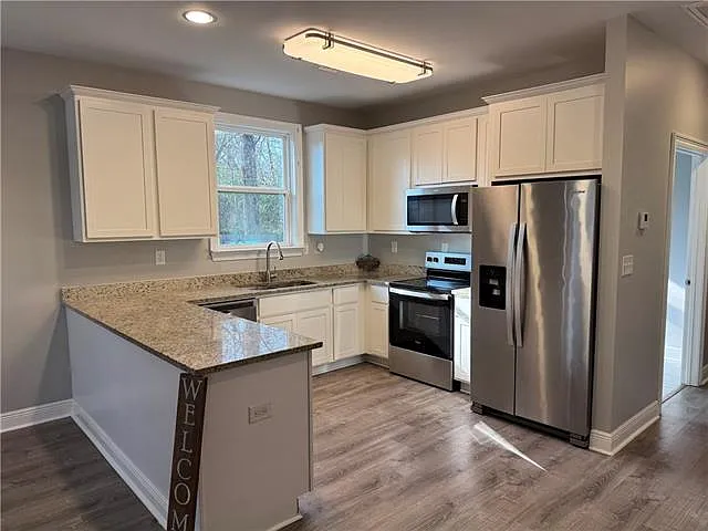 503 E Hornsby St — Photo 3