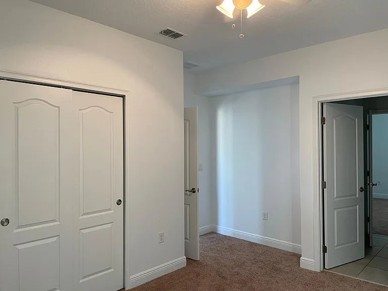 7952 Hampton Lake Dr — Photo 24