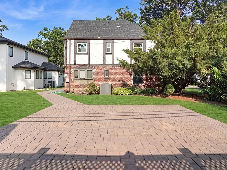 22 Parkwold Dr E — Photo 4