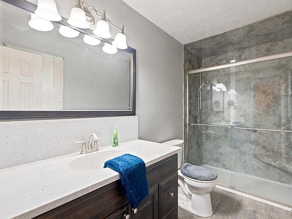 4th image of 544 Clearview Cir