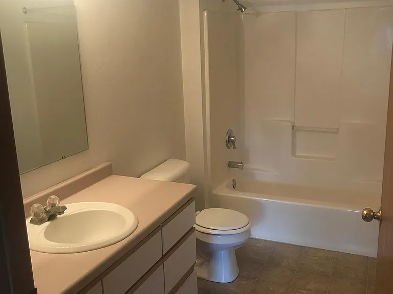 916 6th St S #2 — Photo 5