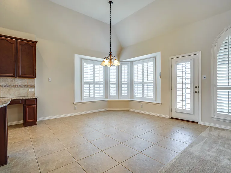 7747 Ivanhoe Dr — Photo 23
