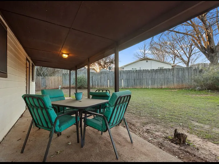 1601 White Oak Ct — Photo 15