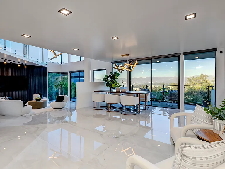 15125 Rayneta Dr — Photo 11