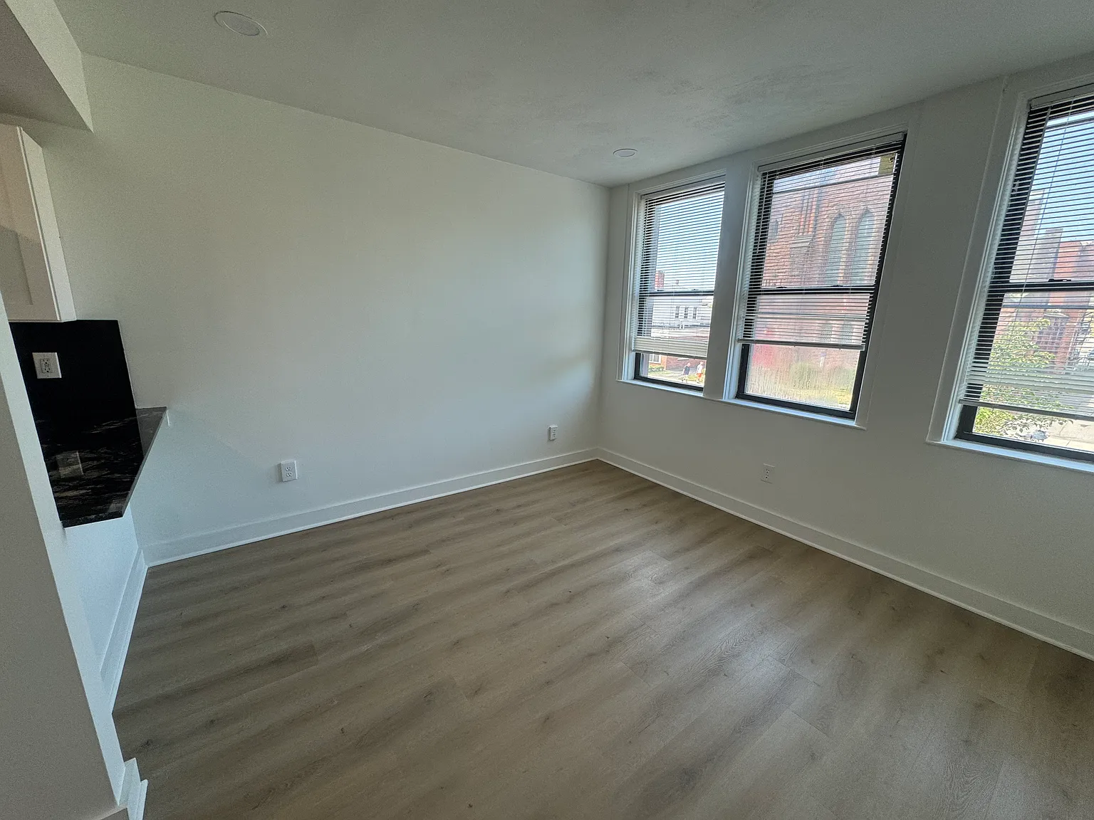 Studio, 325 sqft, $1,075 — Photo 4