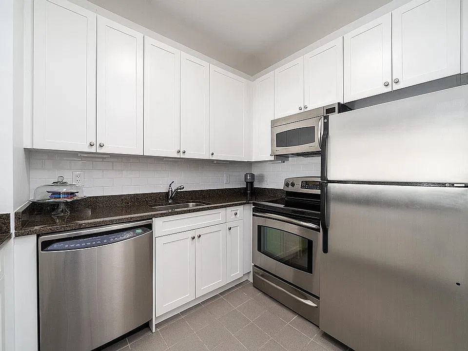 2 bed, 600 sqft, $3,480 — Photo 1