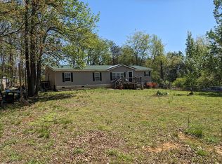 250 Channel Dr, Loudon, TN 37774