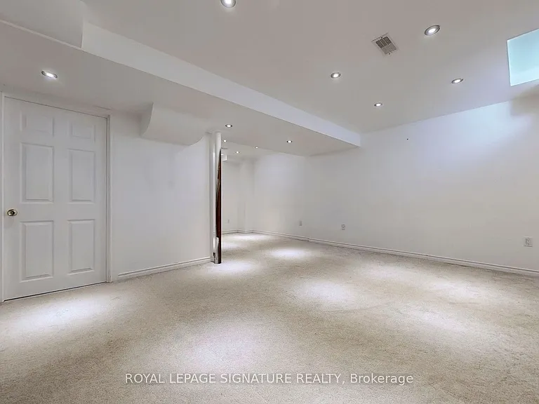 138 Sun King Cres — Photo 37