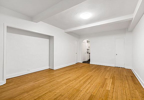 4th image of 307 E 44th St APT 315