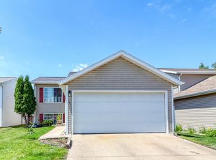757 50th St S, Fargo, ND 58103
