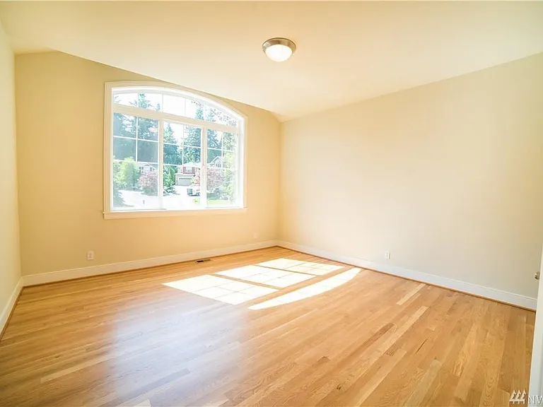Large bedroom 3