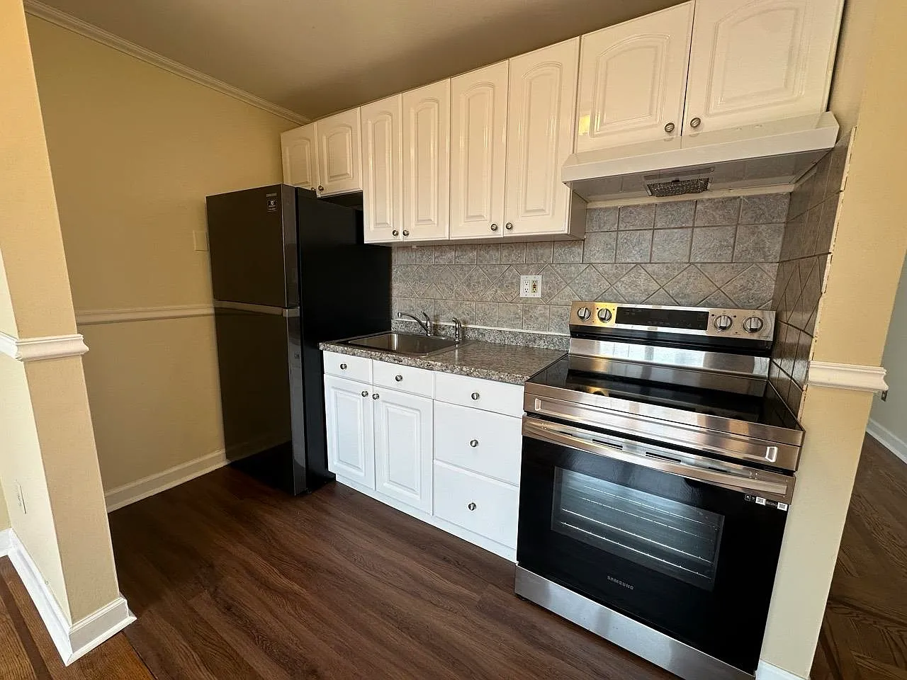 Condo, Union City, NJ, 07087 — Photo 4