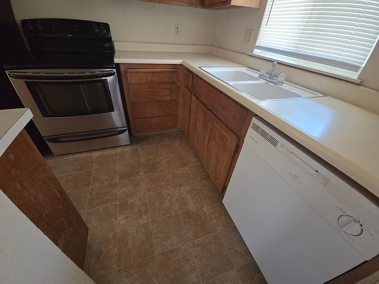 Brighton Avenue 724 — Photo 4