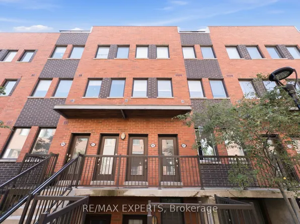 68 Winston Park Blvd #46, Toronto, ON M3K 1C3