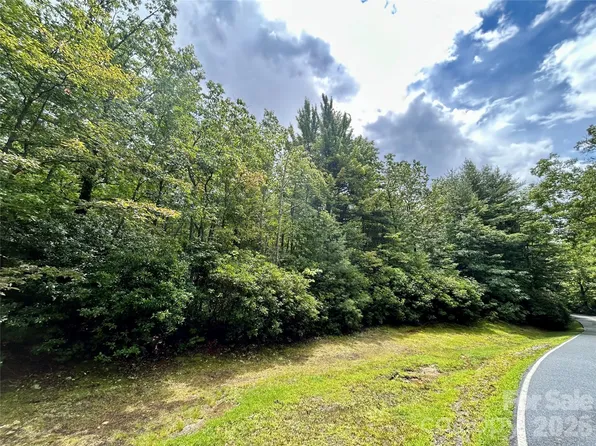 40 Hawk Mountain Rd, Lake Toxaway, NC 28747