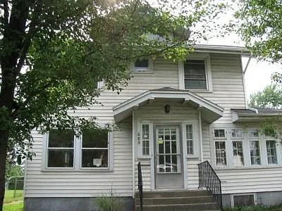 685 Windsor St photo 1