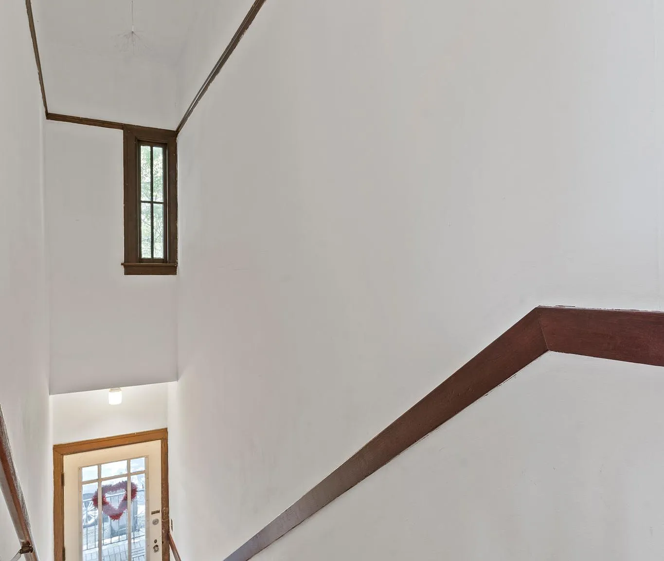 2 bed, 700 sqft, $3,300 — Photo 2