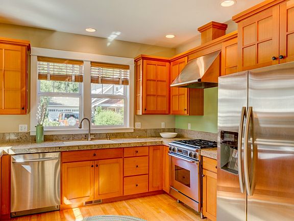 4th image of 9414 N Town Dr NE