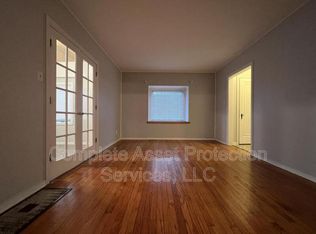 33 Indian Trl, Merrillville, IN 46410