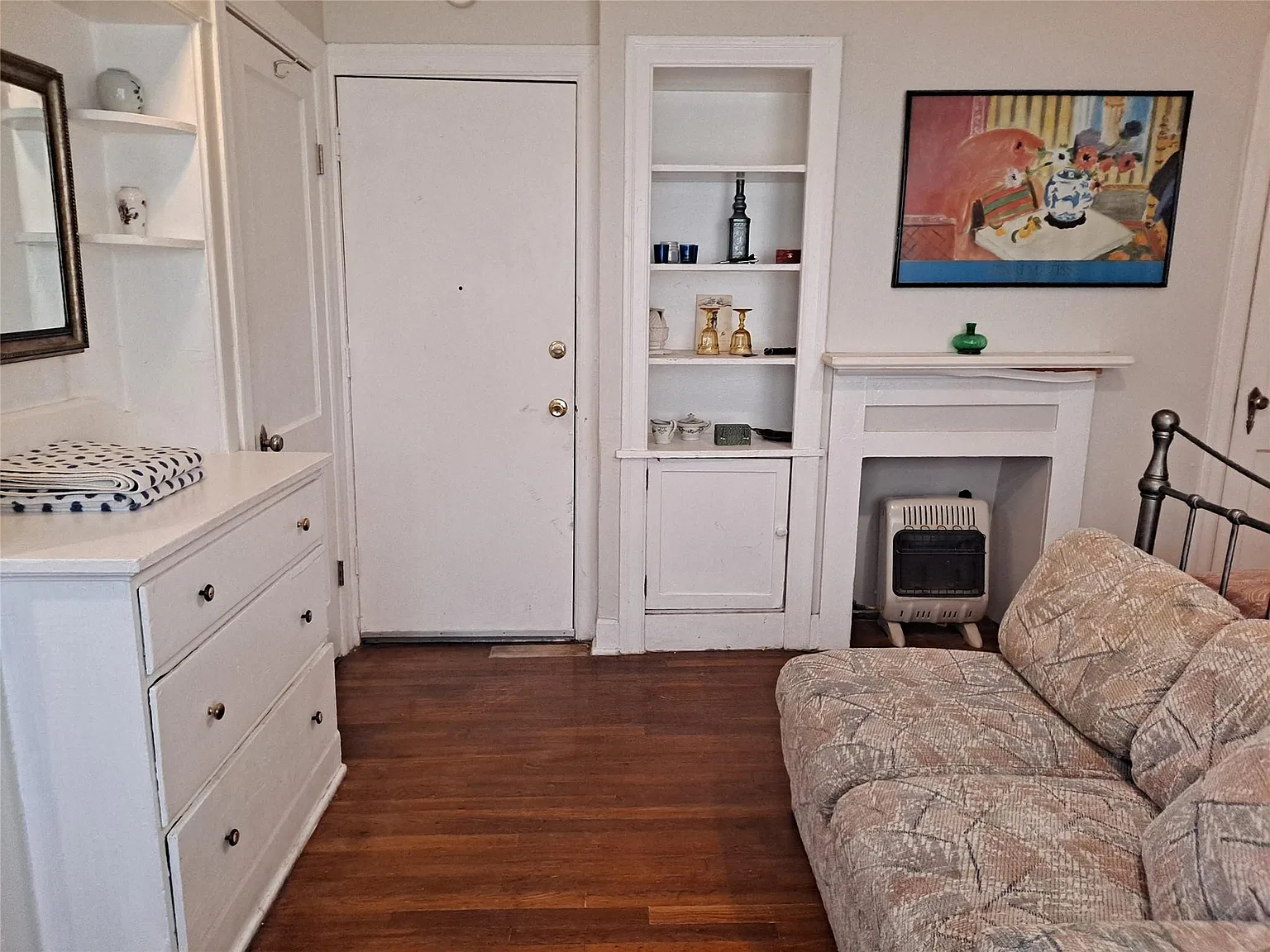 Studio, 1.0 bath, 320 sqft, $995 — Photo 2