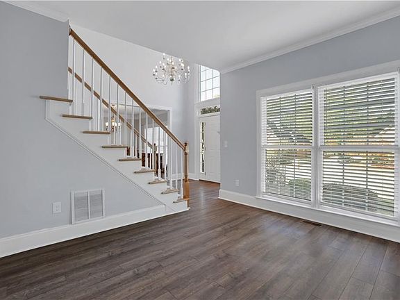 5th image of 127 Tara Blvd