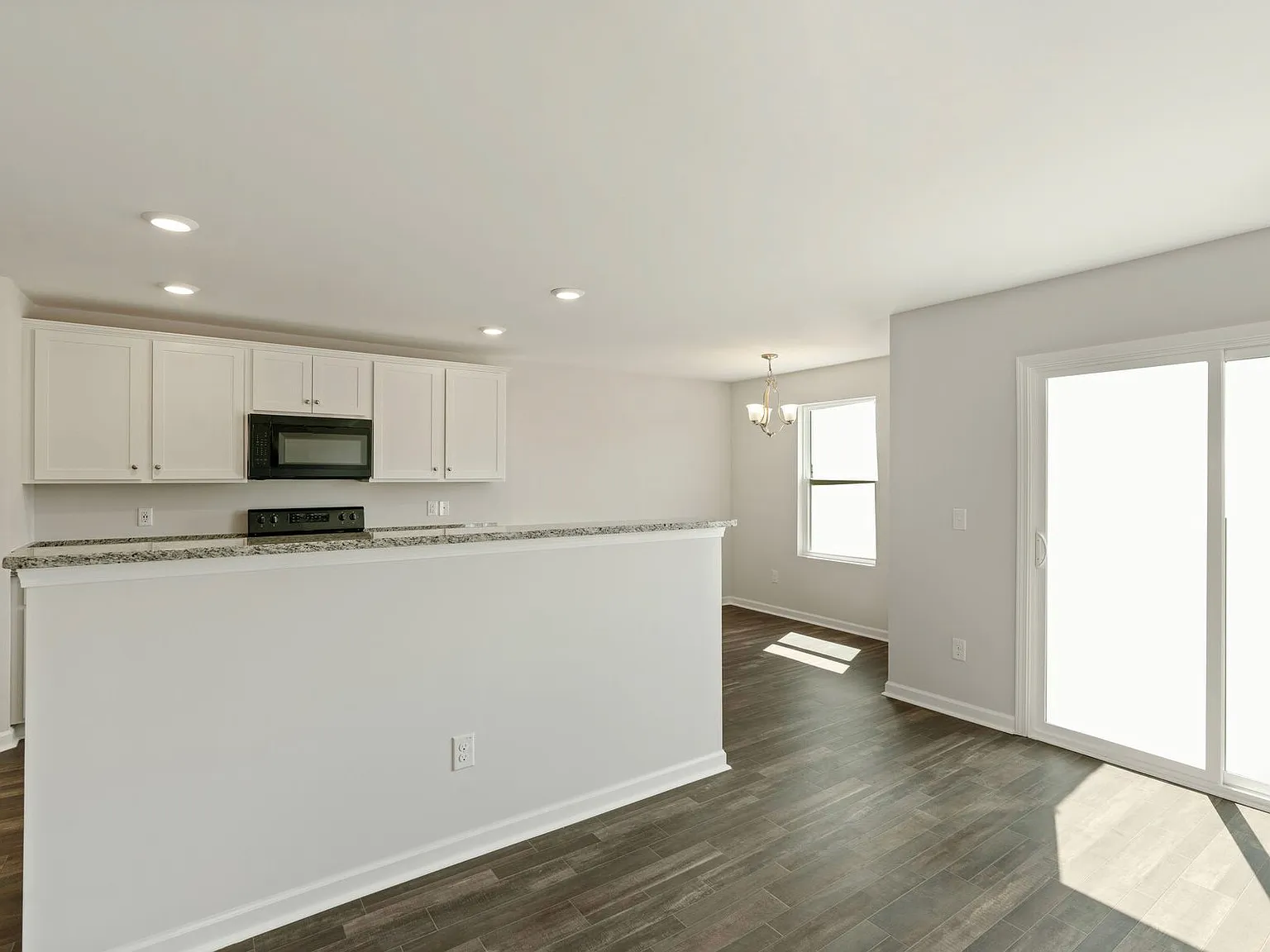 4 bed, 2.5 bath, 2368 sqft, $2,730 — Photo 4