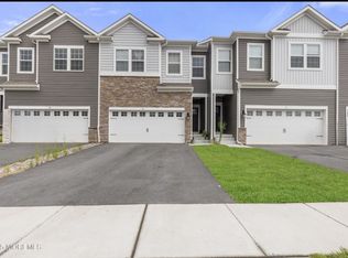 25 Mantoloking Dr, Jackson, NJ 08527