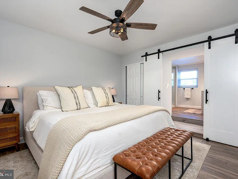 1005 Magothy Park Ln — Photo 15