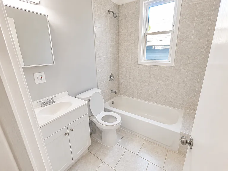 313 S 19th St #2D — Photo 8