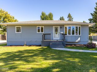 801 S 21st St, Grand Forks, ND 58201