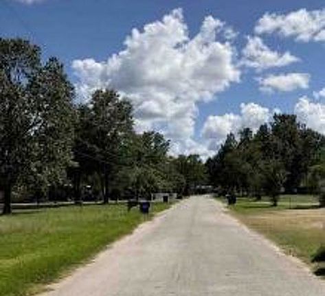 Exterior Neighborhood (street photo)
